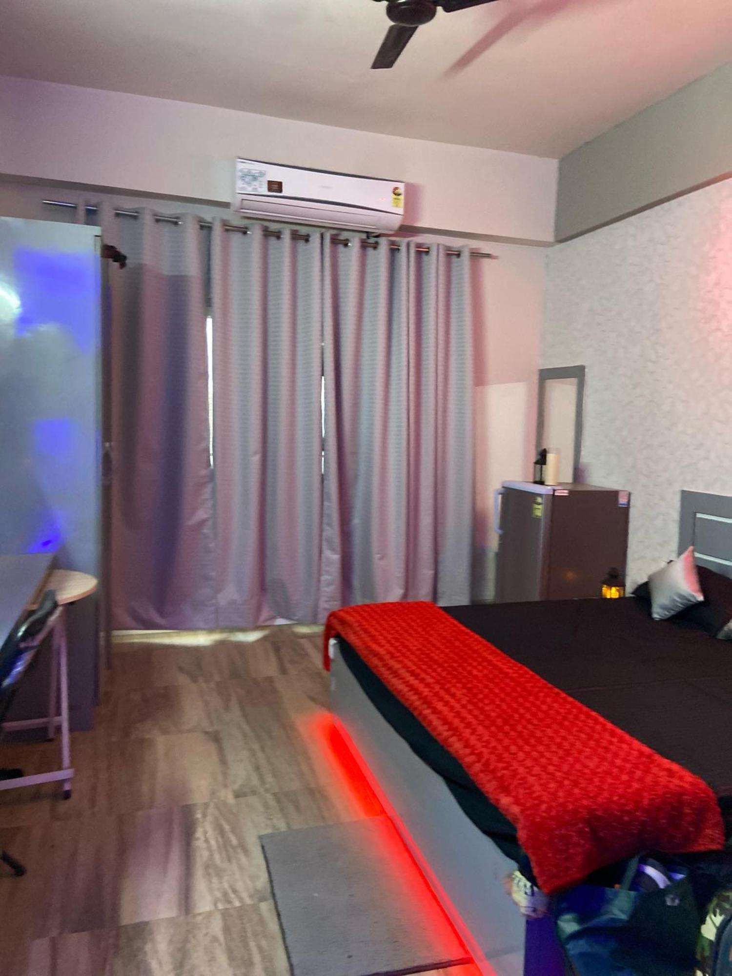 Kinky Dark Rooms Greater Noida Eksteriør bilde