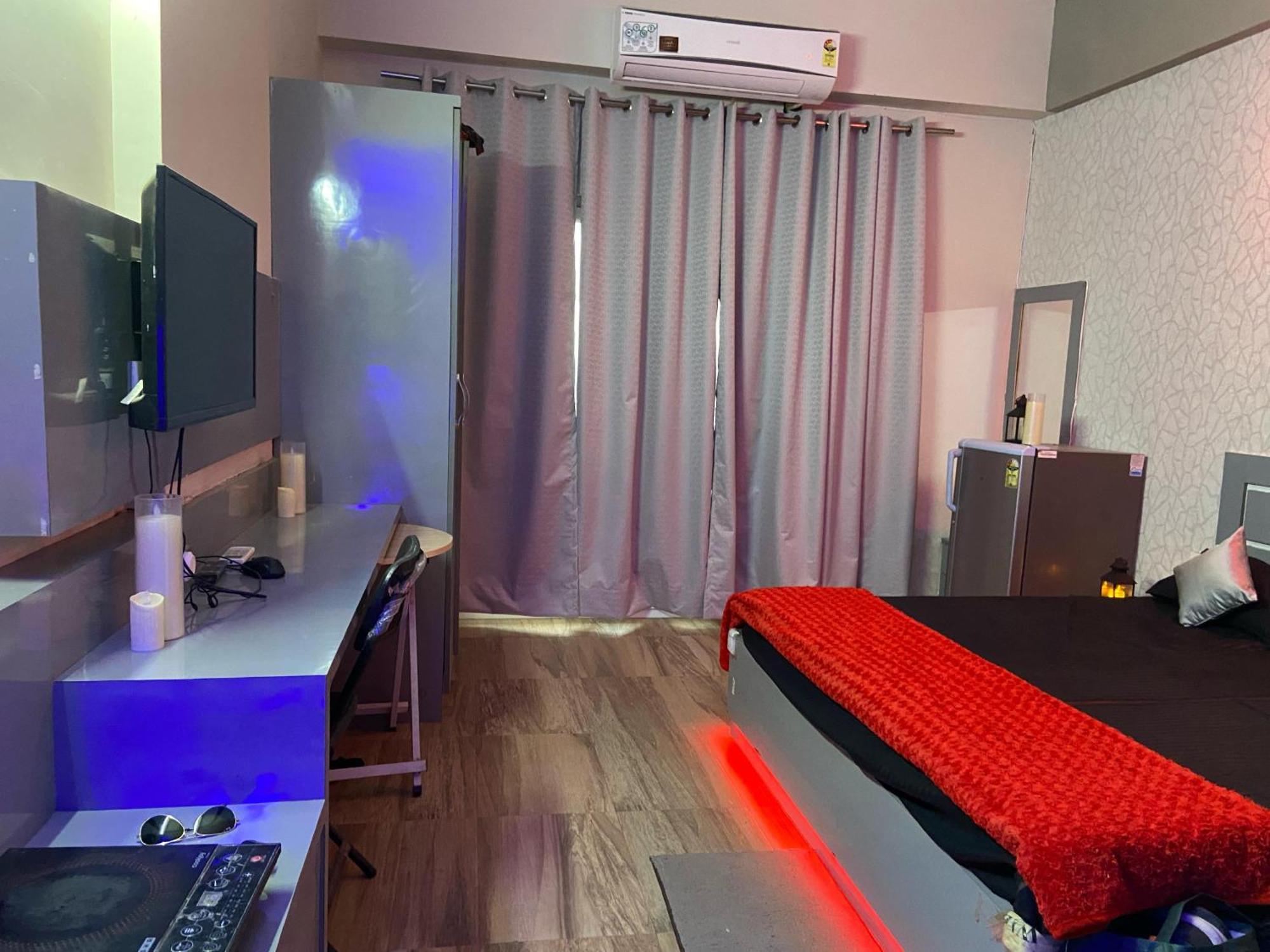 Kinky Dark Rooms Greater Noida Eksteriør bilde